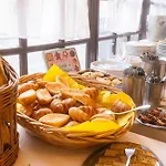 Отель Restaurant Des Thermes Castera-Verduzan