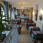 Отель Restaurant Des Thermes Castera-Verduzan