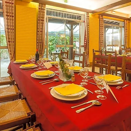 Restaurant Des Thermes فندق